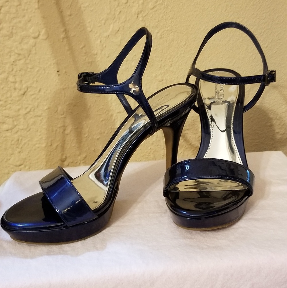 Gianni Bini Platinum collection midnight Blue heel